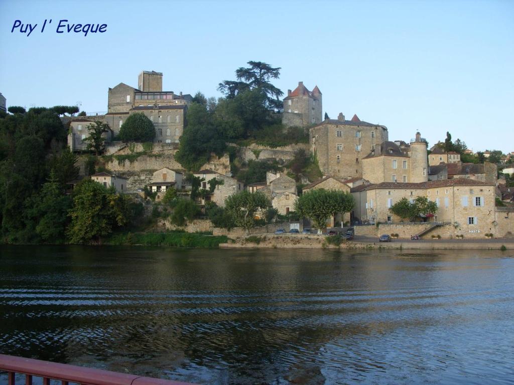 Hotel Bellevue Puy-l'Eveque Экстерьер фото